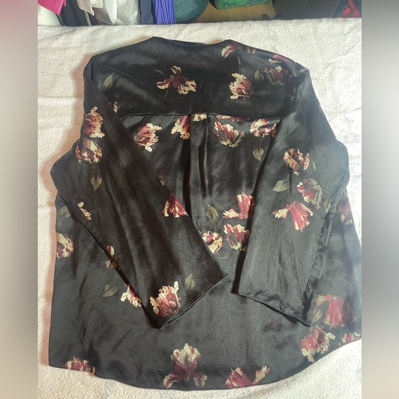 VINCE Black silk blouse with tulip print,size xs - Picture 16 of 16